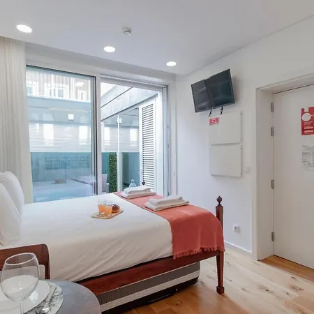 Apartment Cozy W/ Patio By Lovelystay