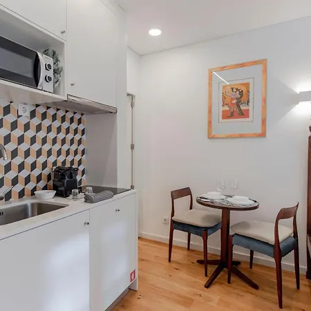 Apartment Cozy W/ Patio By Lovelystay