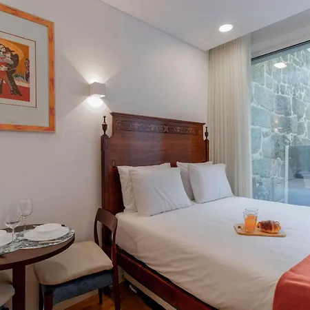 Appartement Cozy W/ Patio By Lovelystay