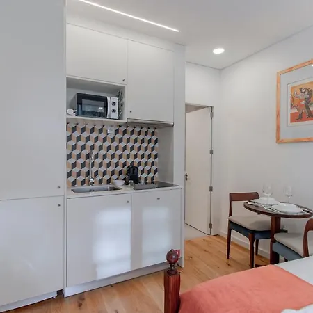 Appartement Cozy W/ Patio By Lovelystay