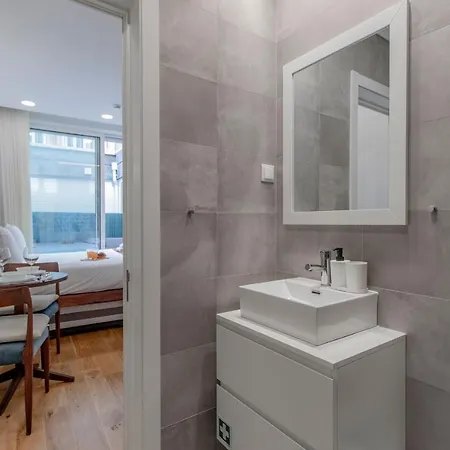 Appartement Cozy W/ Patio By Lovelystay
